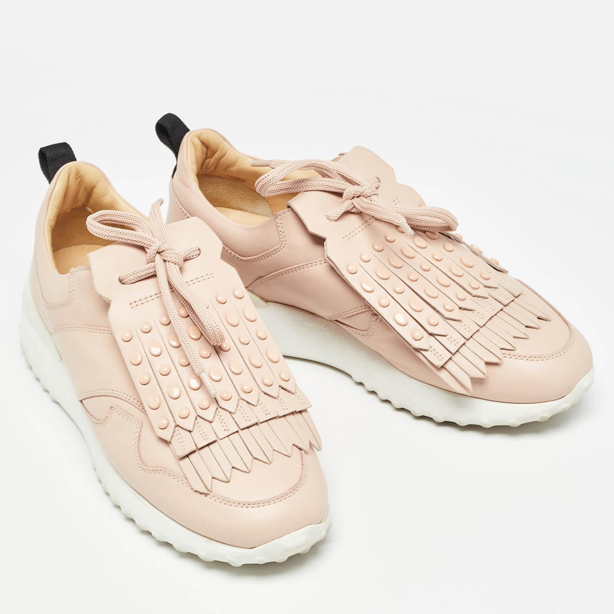 Tod's Pink Leather Fringe Details Low Top Sneakers Size 37 In Good Condition For Sale In Dubai, Al Qouz 2