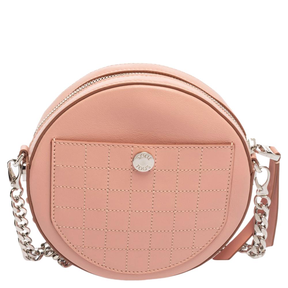 Crafted to perfection from leather, this pink Gommini crossbody bag from Tod's will help you make a statement effortlessly! Designed in a round silhouette and flaunting a studded exterior, it is appealing and durable. The bag can be worn on the
