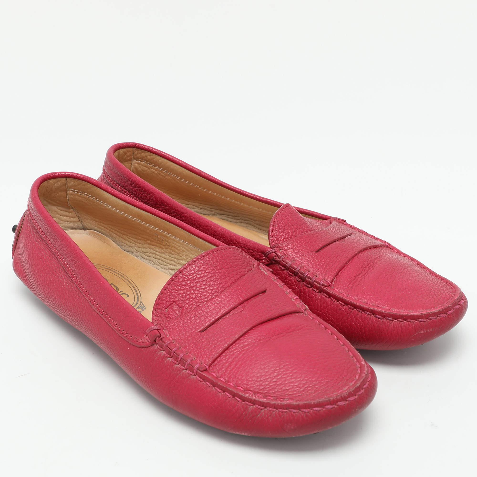 Tod's Rosa Leder Penny Loafers aus Leder Größe 37,5 im Zustand „Relativ gut“ im Angebot in Dubai, Al Qouz 2