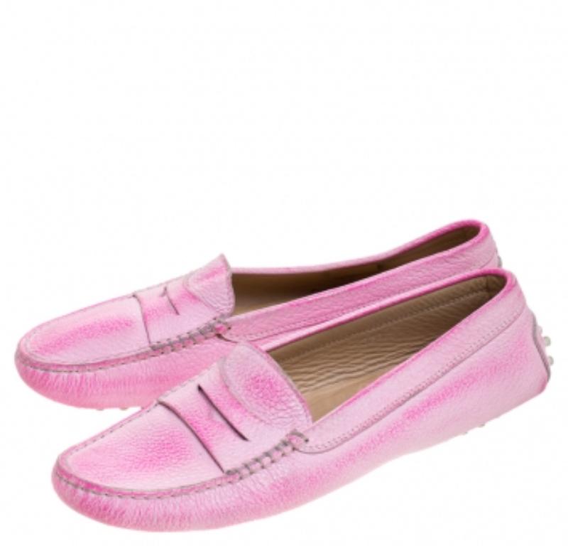 Rose Tod's Slip On Loafers Penny en cuir rose, taille 37,5 en vente