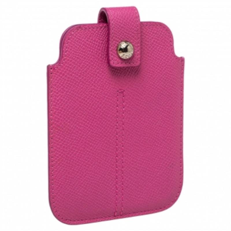 This splendid phone case from Tod's is not only visually appealing but also very functional and durable. It has been crafted from pink-hued leather and styled with neat;y stitched edges. Secured with a tab button closure, it carries brand details on