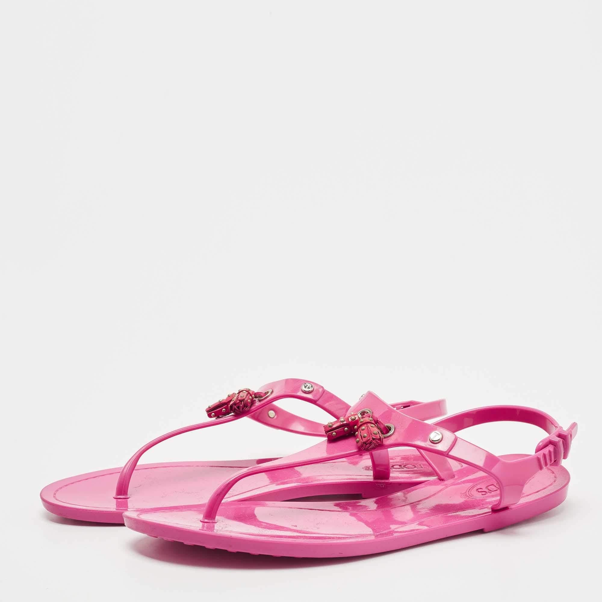 These sandals will frame your feet in an elegant manner. Crafted from quality materials  they display a classy design and comfortable insoles.