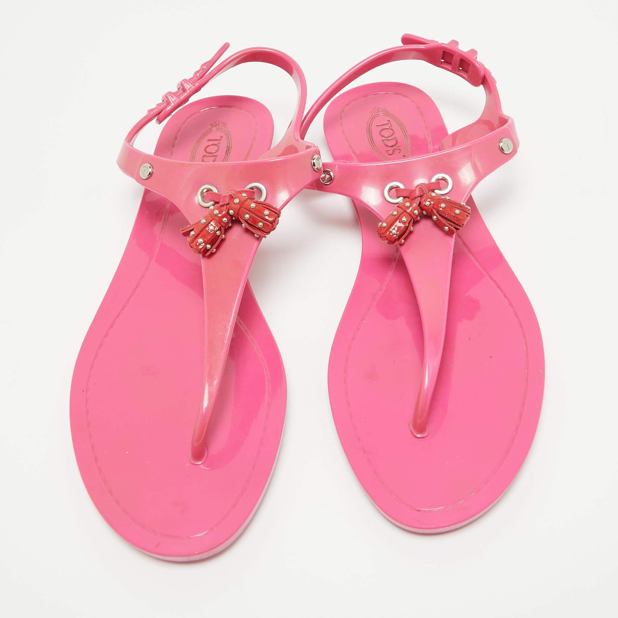 Tod's Pink Rubber Studded Tassel Thong Flat Sandals Size 39 In Good Condition In Dubai, Al Qouz 2