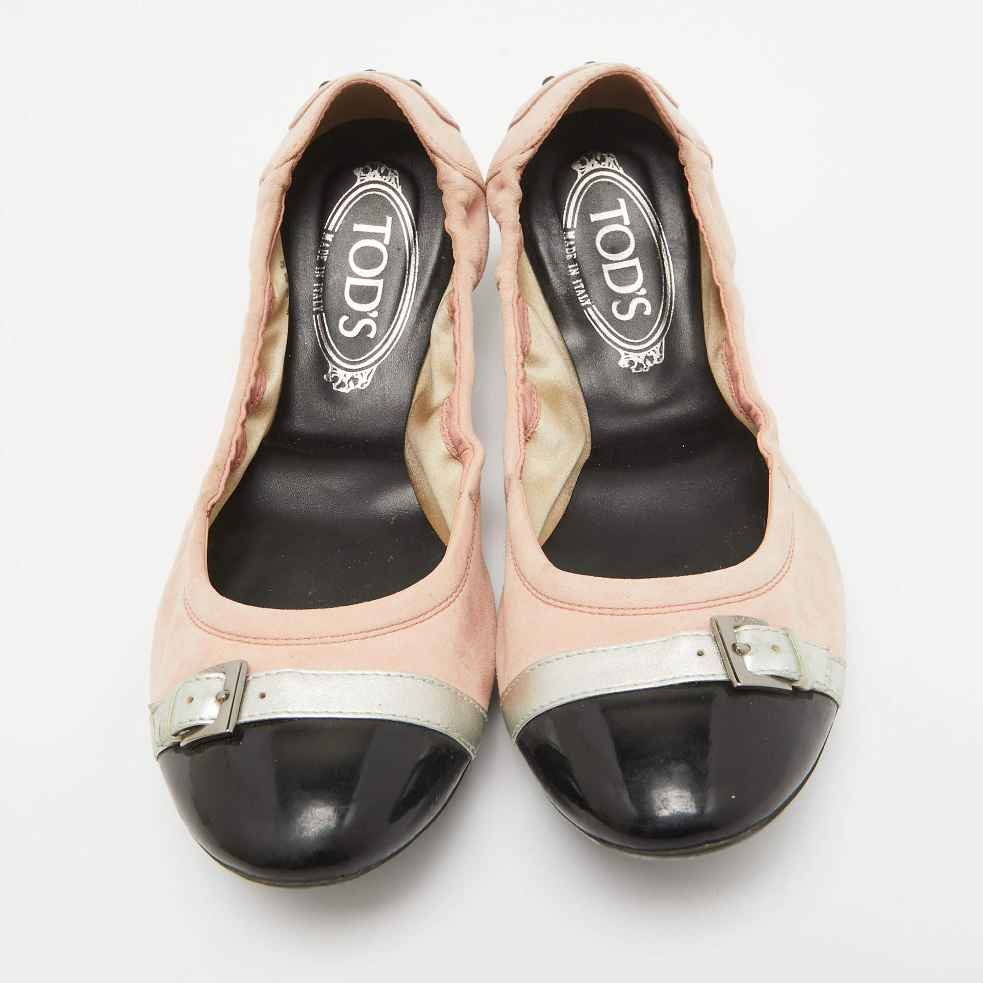 Beige Tod's Pink Suede and Patent Leather Buckle Detail Scrunch Ballet Flats Size 39.5 For Sale