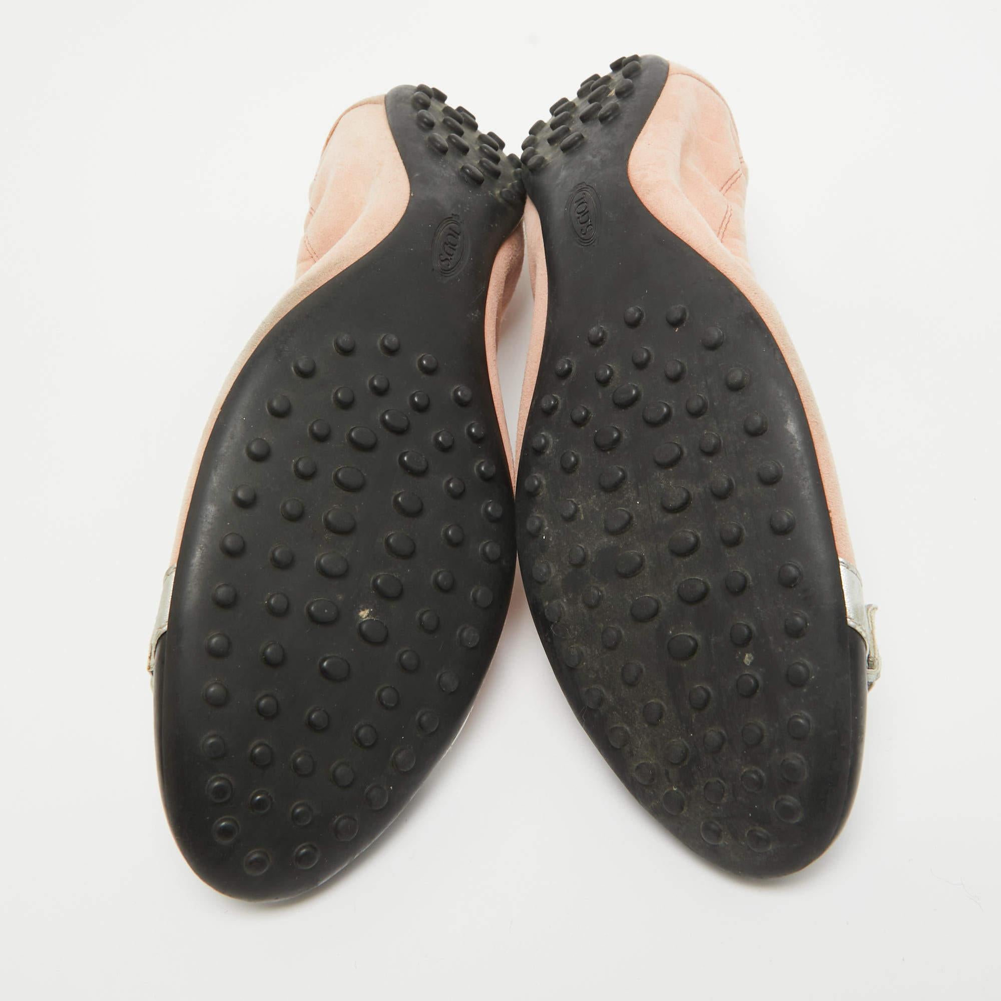 Tod's Pink Suede and Patent Leather Buckle Detail Scrunch Ballet Flats Size 39.5 For Sale 1