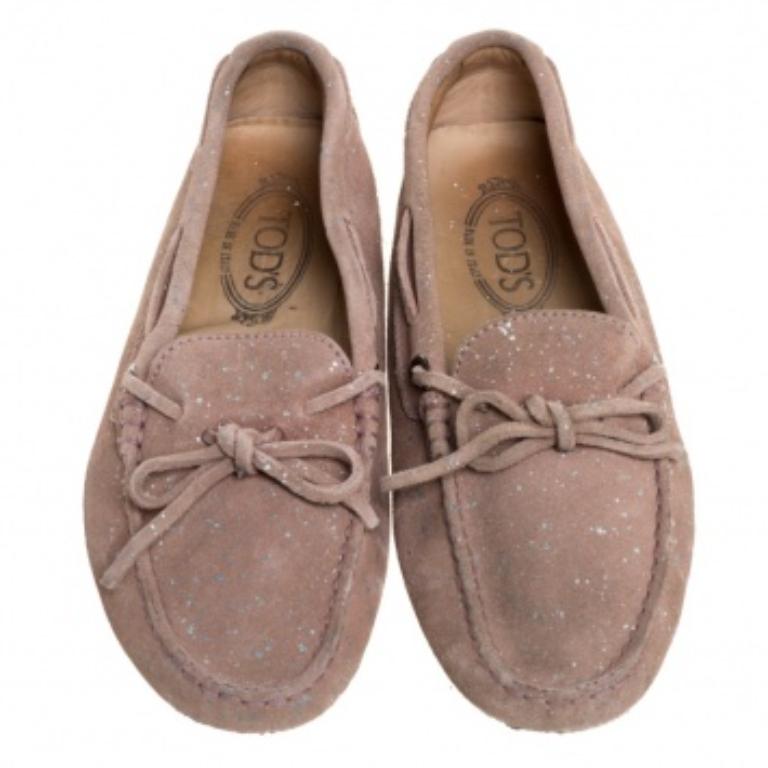Simple and neat, these loafers from the house of Tod's bring comfort and style together. Crafted from suede that makes them durable, this pair of loafers can be paired with your everyday ensembles to mirror an effortless appearance.