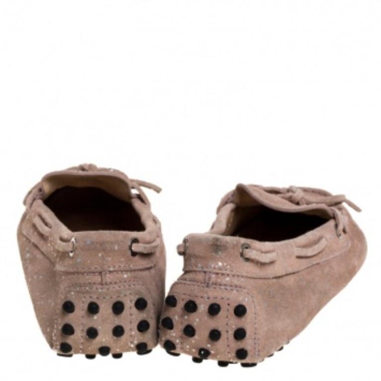 Brown Tod's Pink Suede And Silver Paint Spot Bow Loafers Size 37.5 For Sale