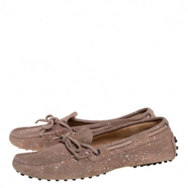 Women's Tod's Pink Suede And Silver Paint Spot Bow Loafers Size 37.5 For Sale