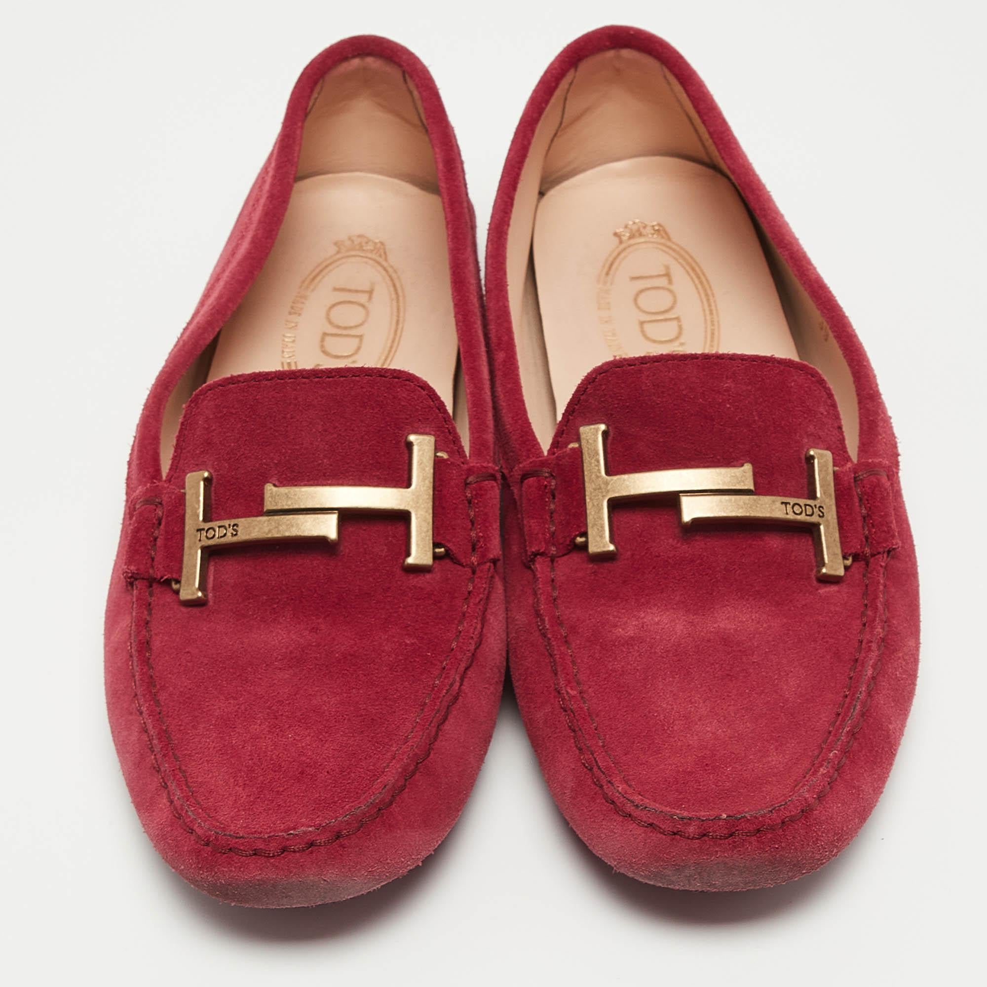 Rose Tod's - Mocassins en daim rose à double boucle en T - Taille 39 en vente
