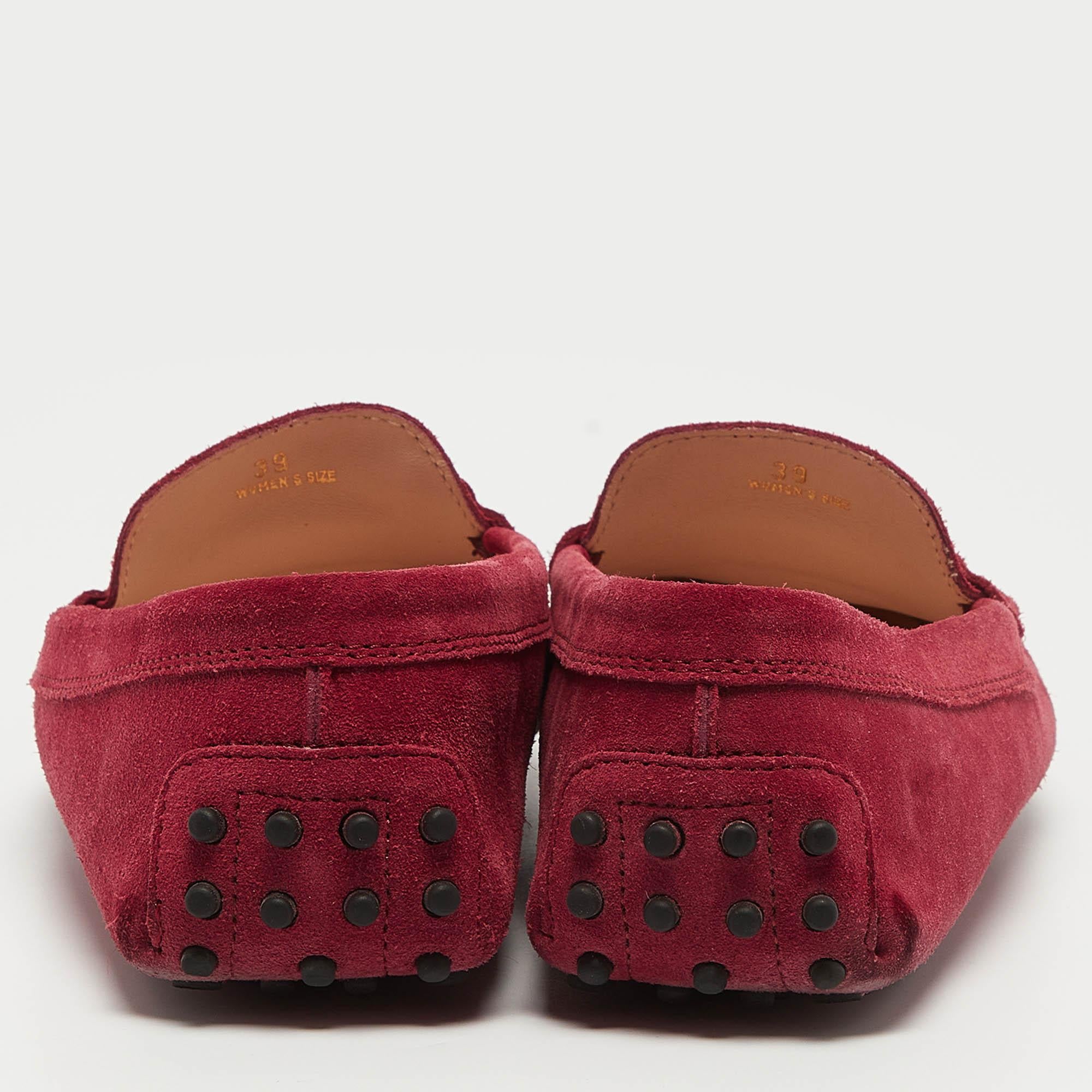 Tod's - Mocassins en daim rose à double boucle en T - Taille 39 Pour femmes en vente