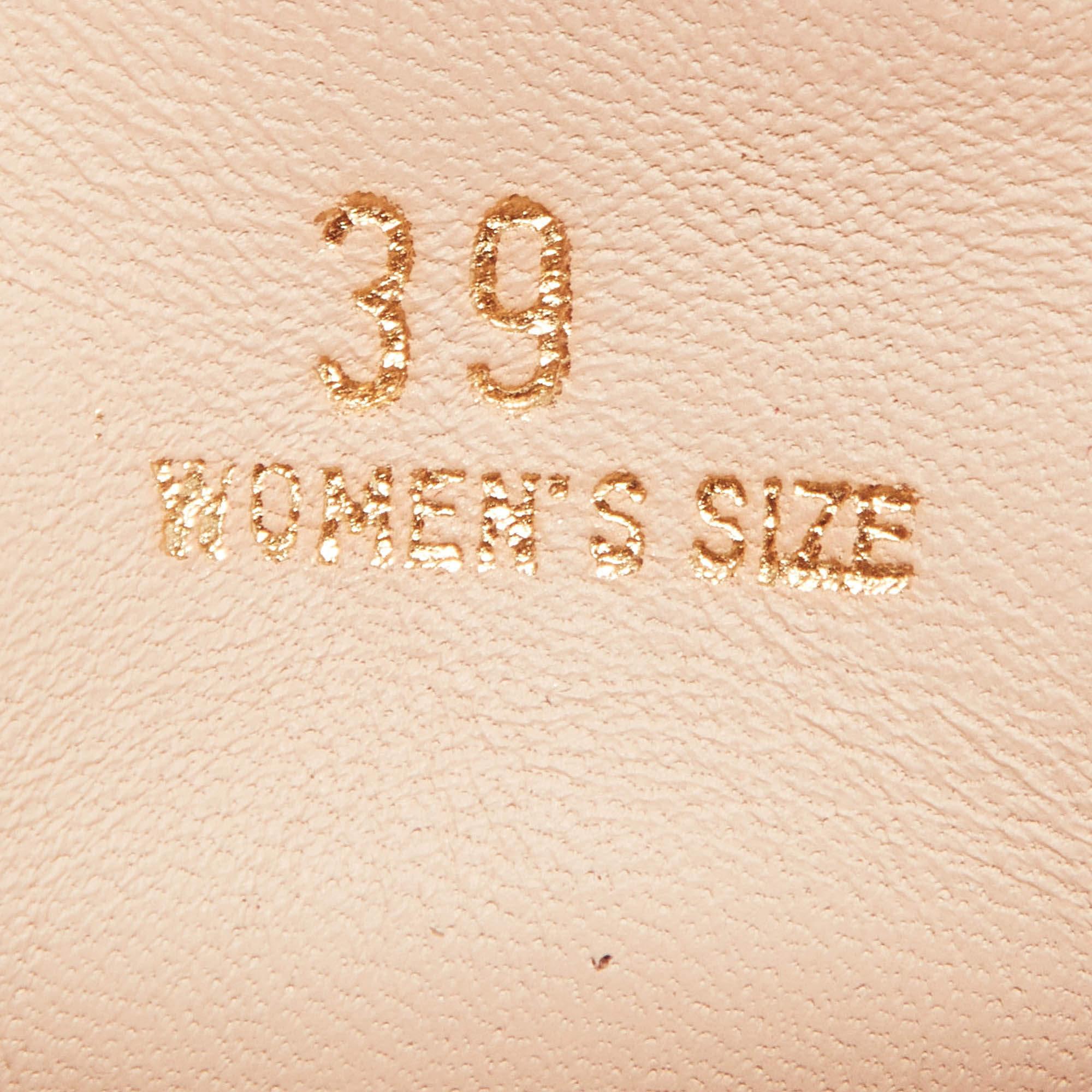 Tod's - Mocassins en daim rose à double boucle en T - Taille 39 en vente 3