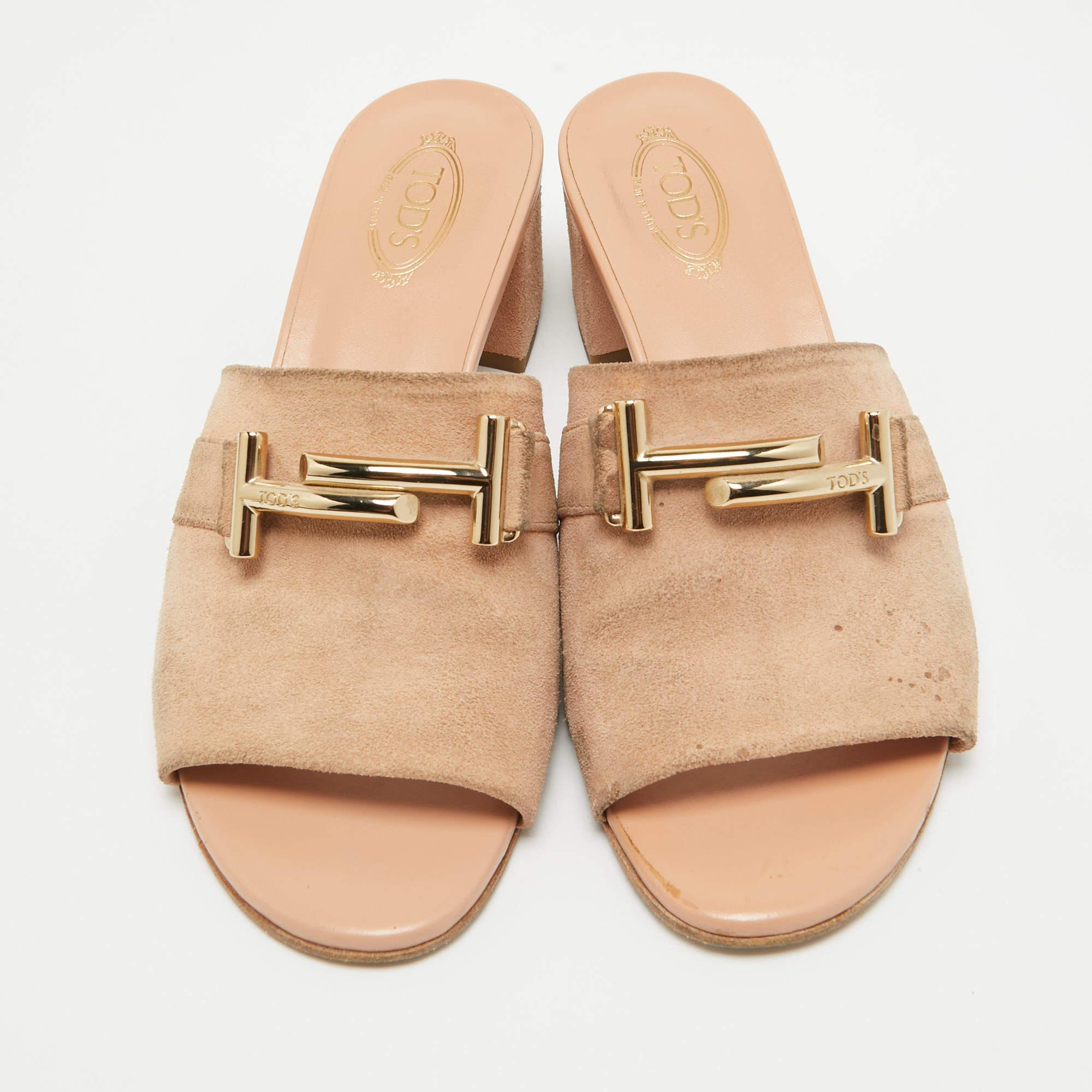Beige Sandali Tod's in camoscio rosa con doppia fibbia a T Taglia 36 in vendita