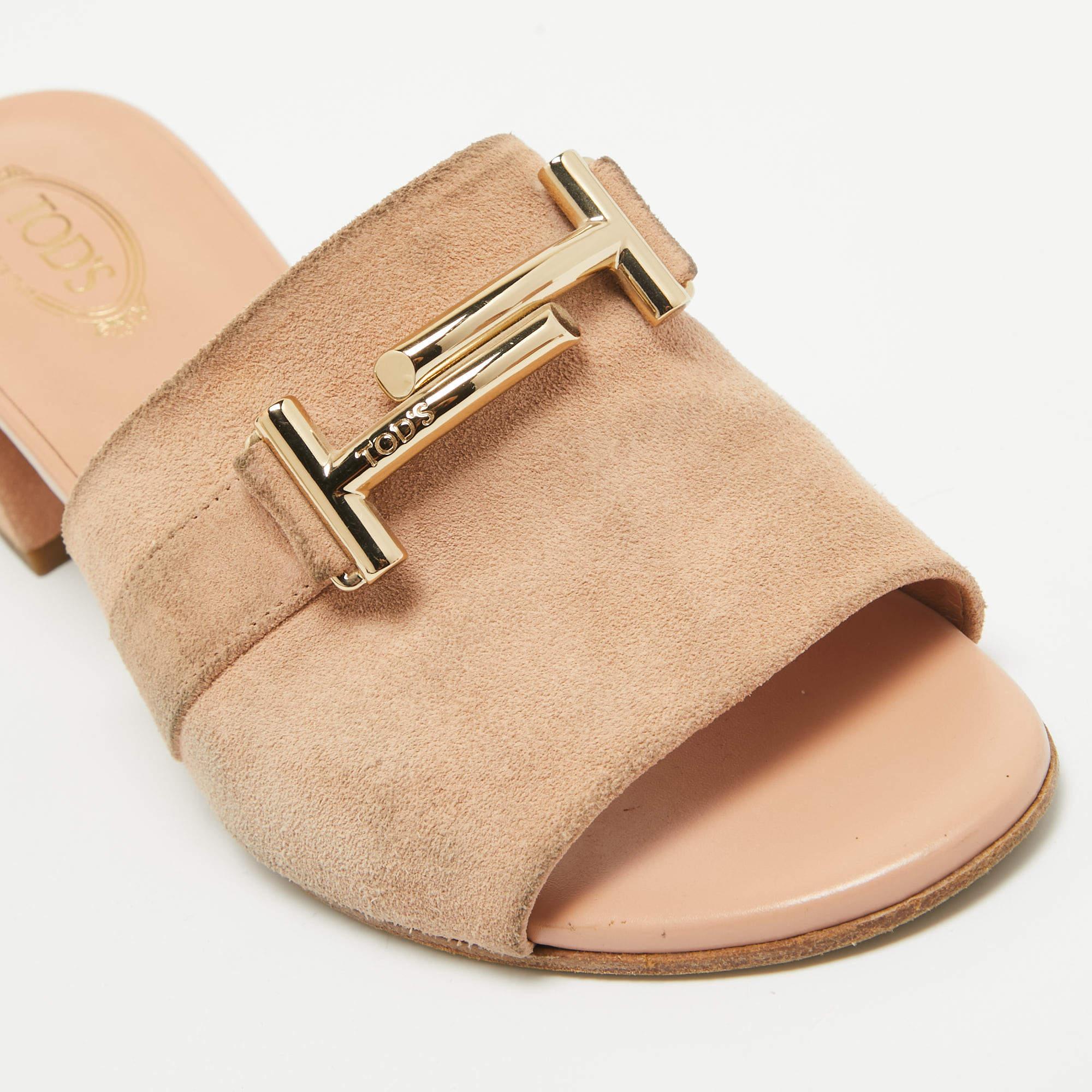 Sandali Tod's in camoscio rosa con doppia fibbia a T Taglia 36 in vendita 2