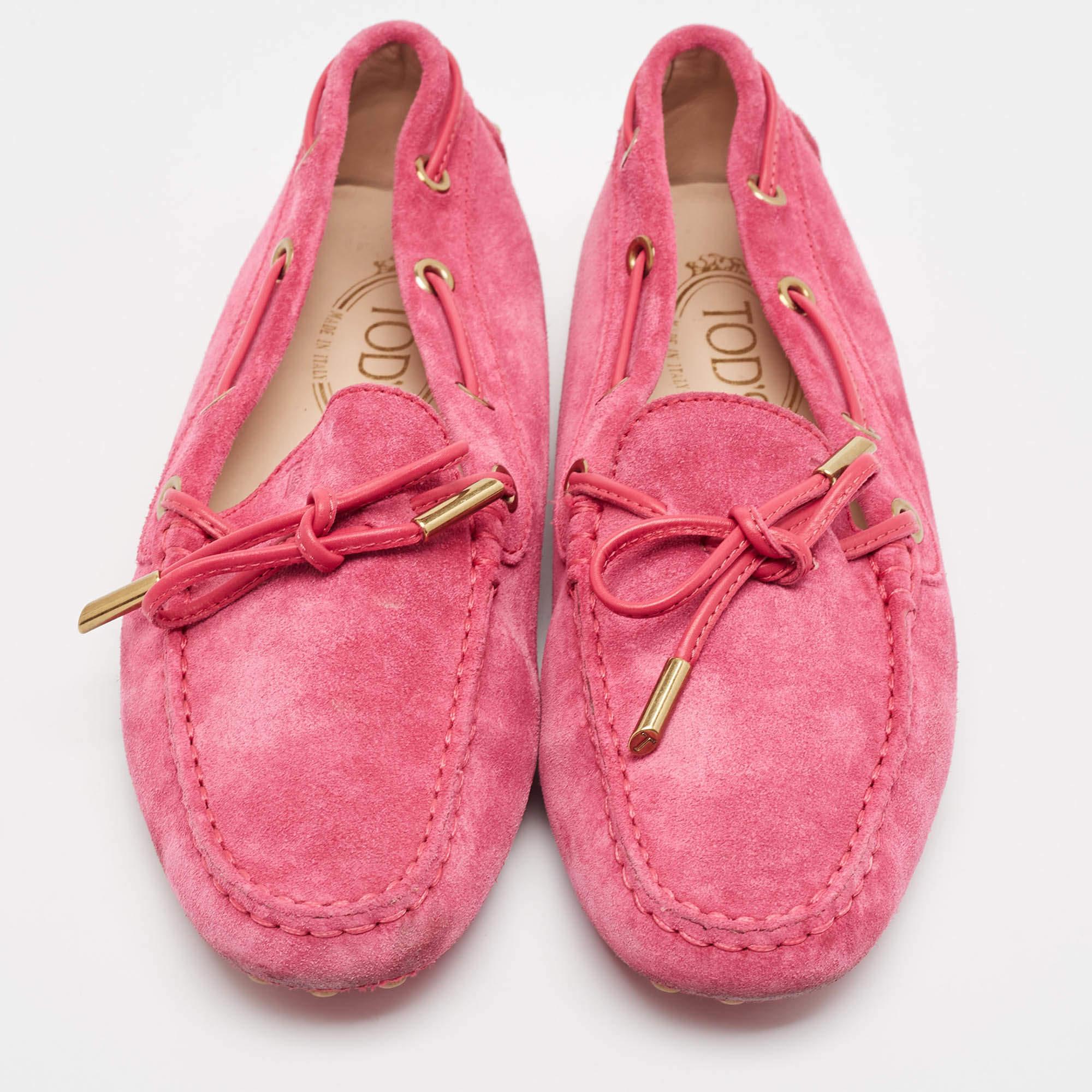 Tod's Pink Suede Slip On Loafers Size 37 In Good Condition For Sale In Dubai, Al Qouz 2