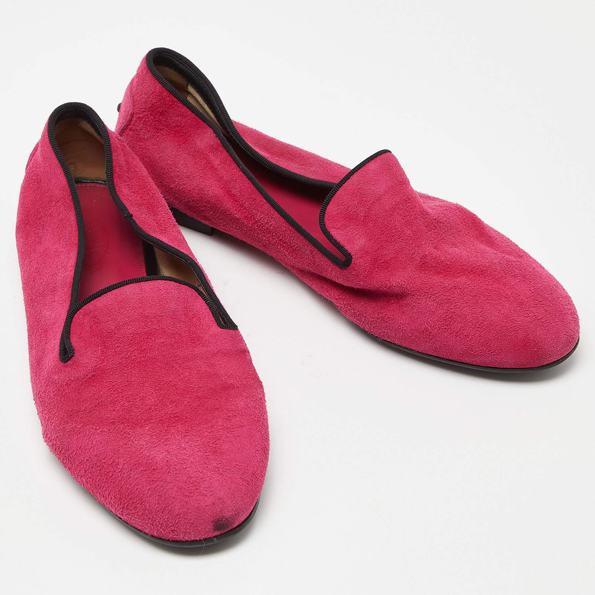 Pantofole da fumo in pelle scamosciata rosa di Tod's taglia 36,5 In condizioni discrete in vendita a Dubai, Al Qouz 2