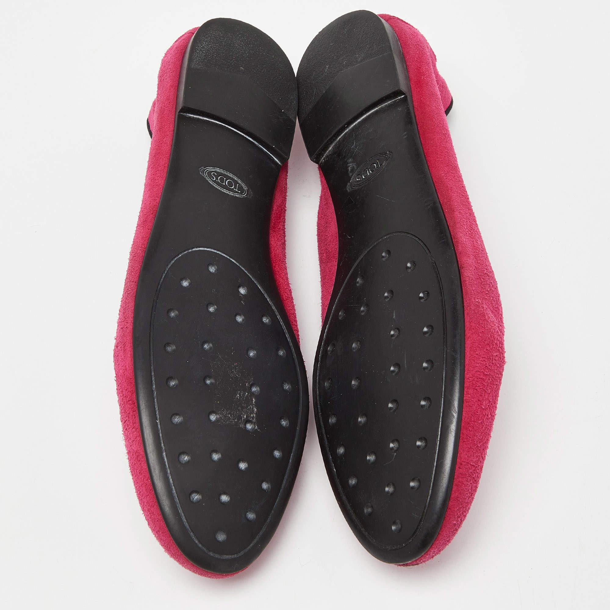 Pantofole da fumo in pelle scamosciata rosa di Tod's taglia 36,5 in vendita 1