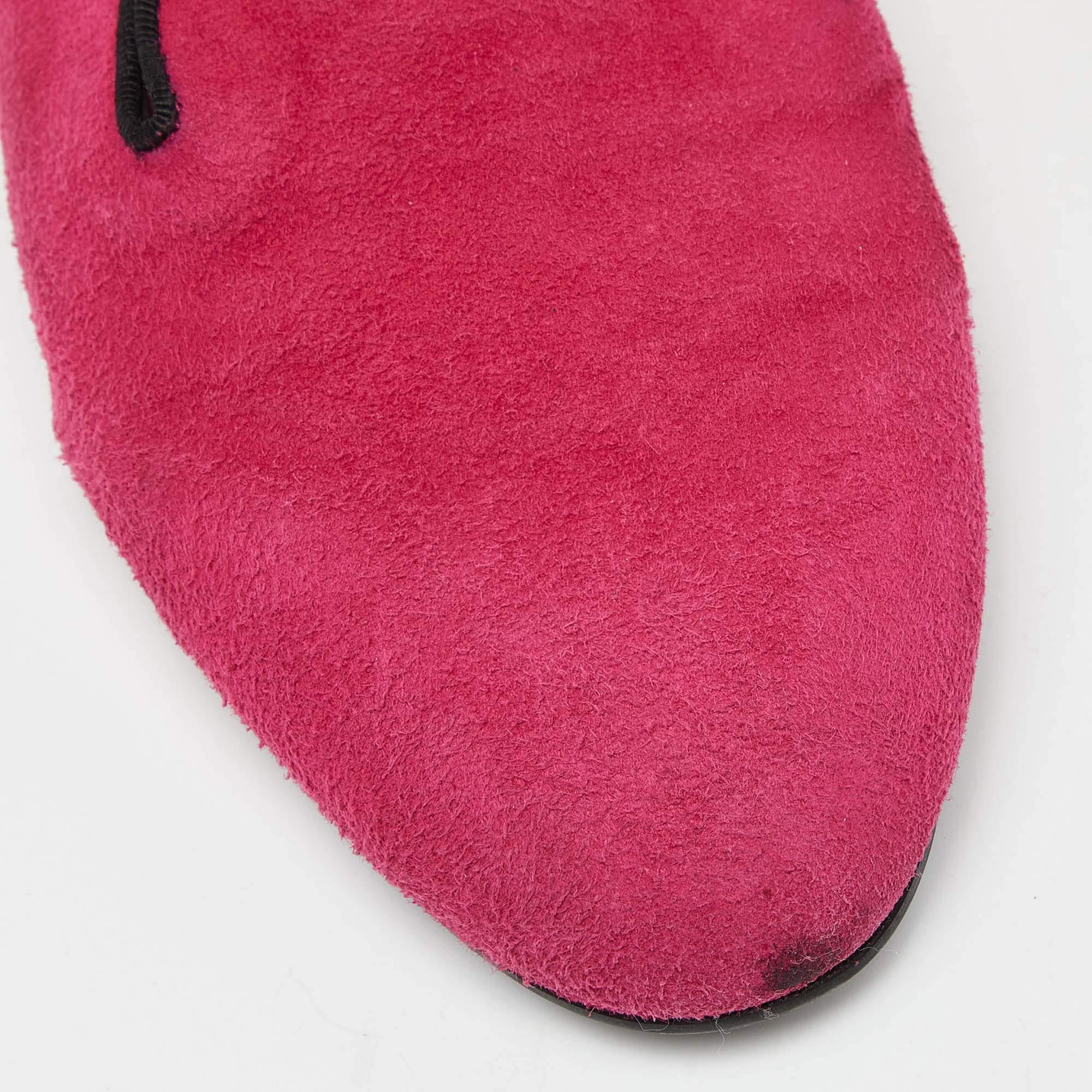 Pantofole da fumo in pelle scamosciata rosa di Tod's taglia 36,5 in vendita 2