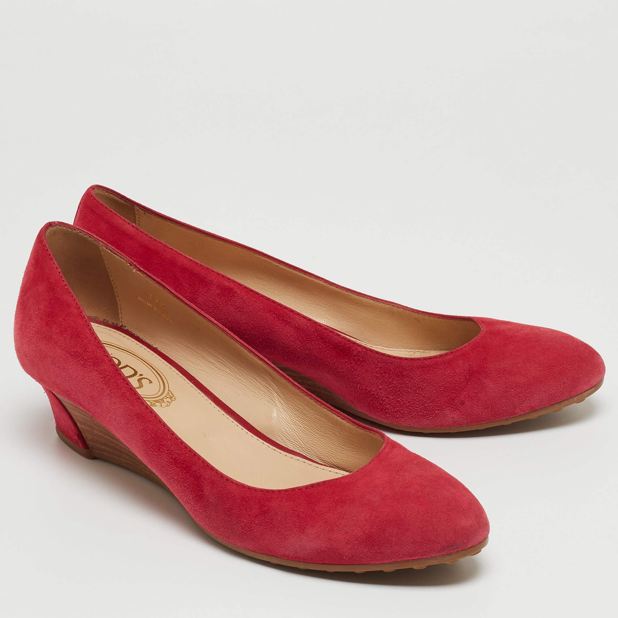 Women's Tod's Pink Suede Wedge Pumps Size 37.5 For Sale