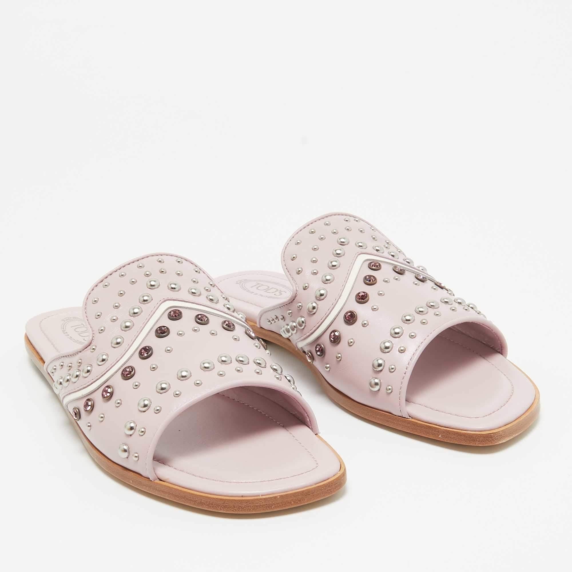Tod's, pelle viola, cristallo impreziosito, taglia 37,5 In condizioni Nuovo in vendita a Dubai, Al Qouz 2