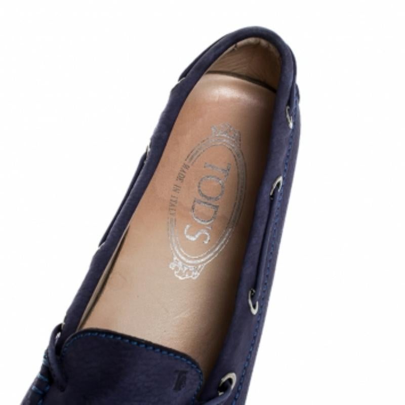 Tod's Purple Nubk Leather Bow Gommino Loafers Size 38.5 en vente 2