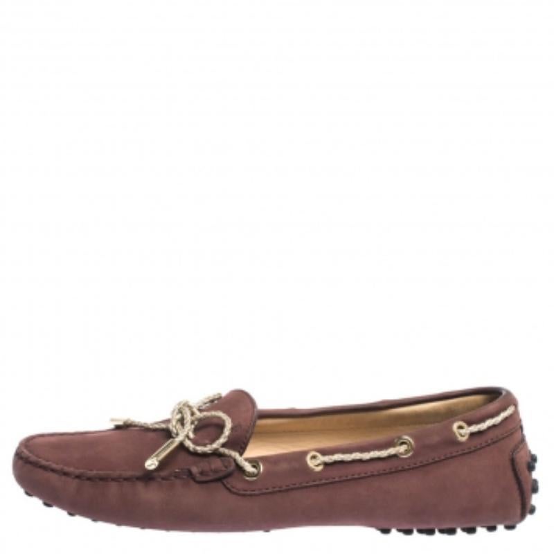 Marron Tod's Mocassins à nœud en cuir violet et or, taille 38,5 en vente