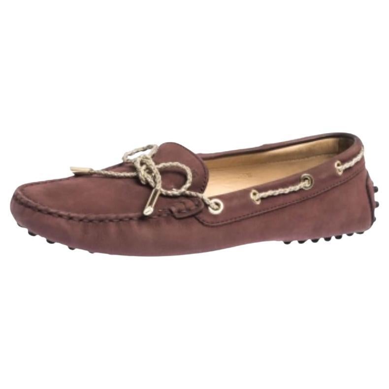 Tod's Mocassins à nœud en cuir violet et or, taille 38,5 en vente