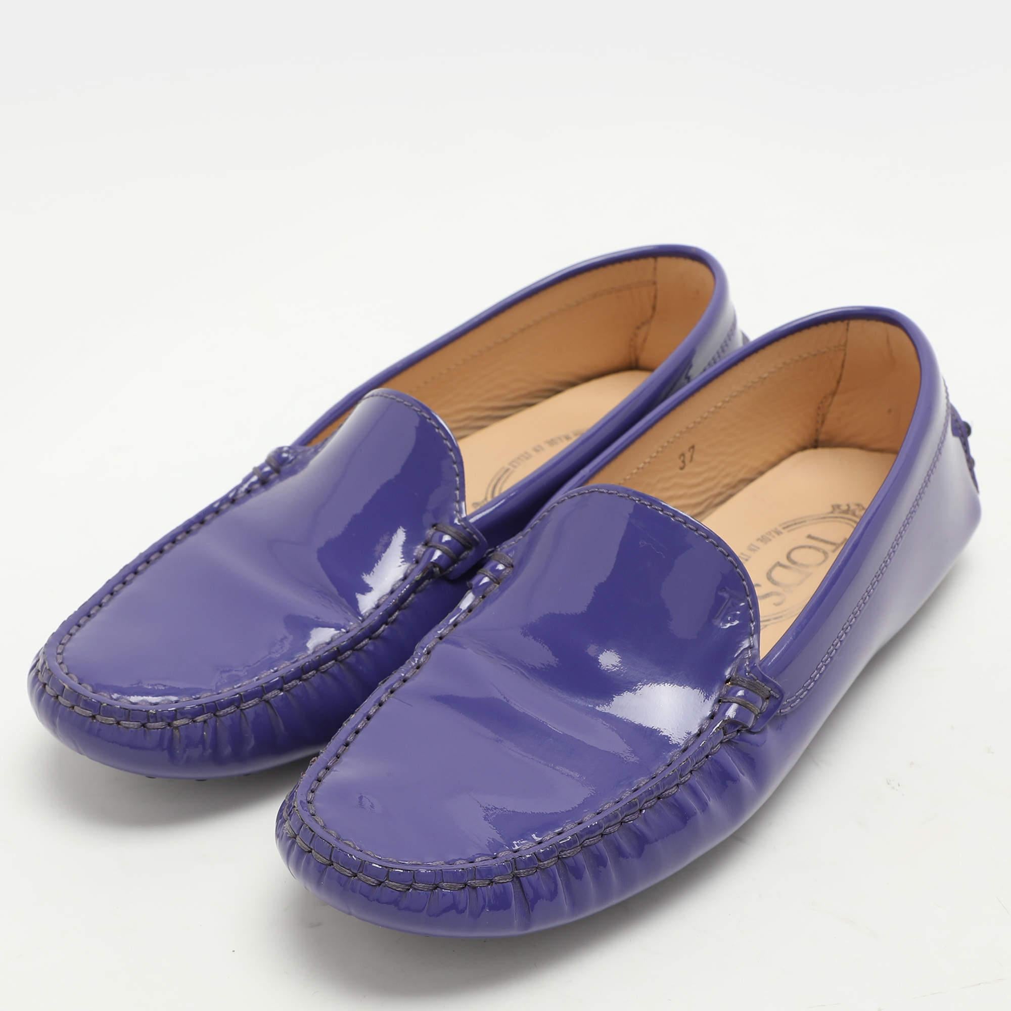 Práctico  de moda  y duraderos: estos mocasines Tods morados están cuidadosamente fabricados para ser buenos compañeros de tu estilo diario. Vienen fabricados con los mejores materiales para ser una compra apreciada.