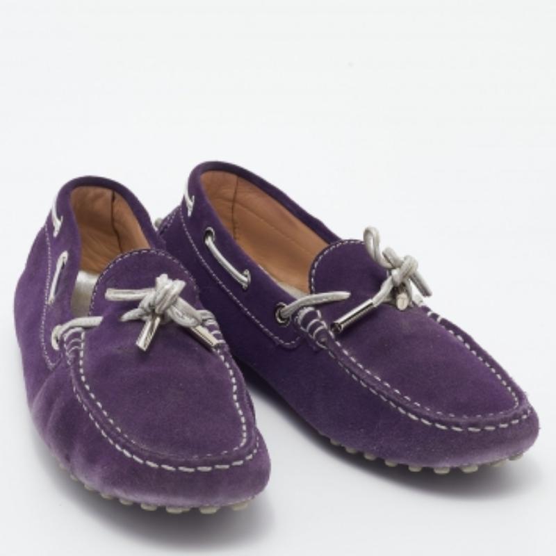 Tod's - Mocassins en daim et cuir avec nœud violet/argenté, taille 37 en vente 1