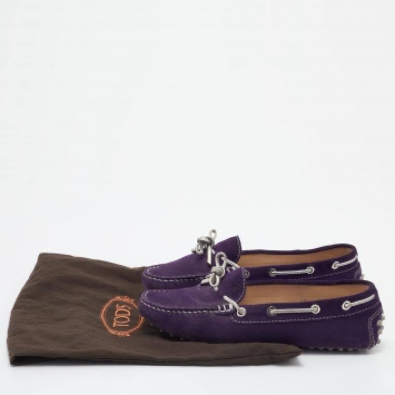Tod's - Mocassins en daim et cuir avec nœud violet/argenté, taille 37 en vente 3