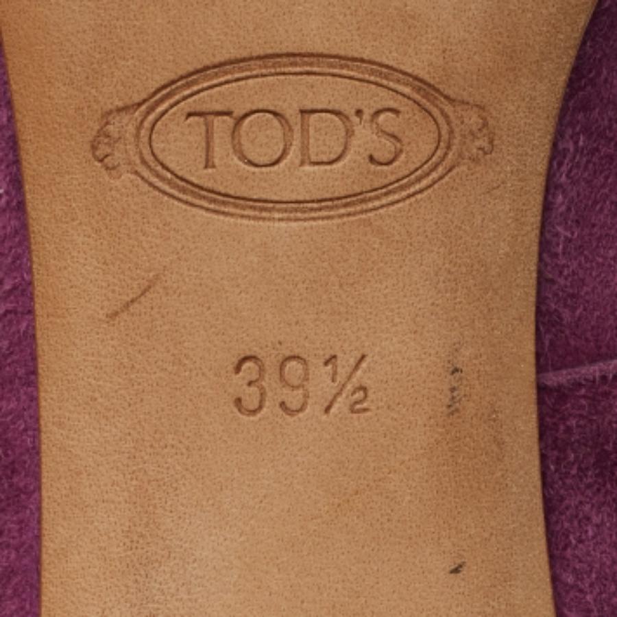 Marron Tod's escarpins à boucle en daim violet, taille 39,5 en vente