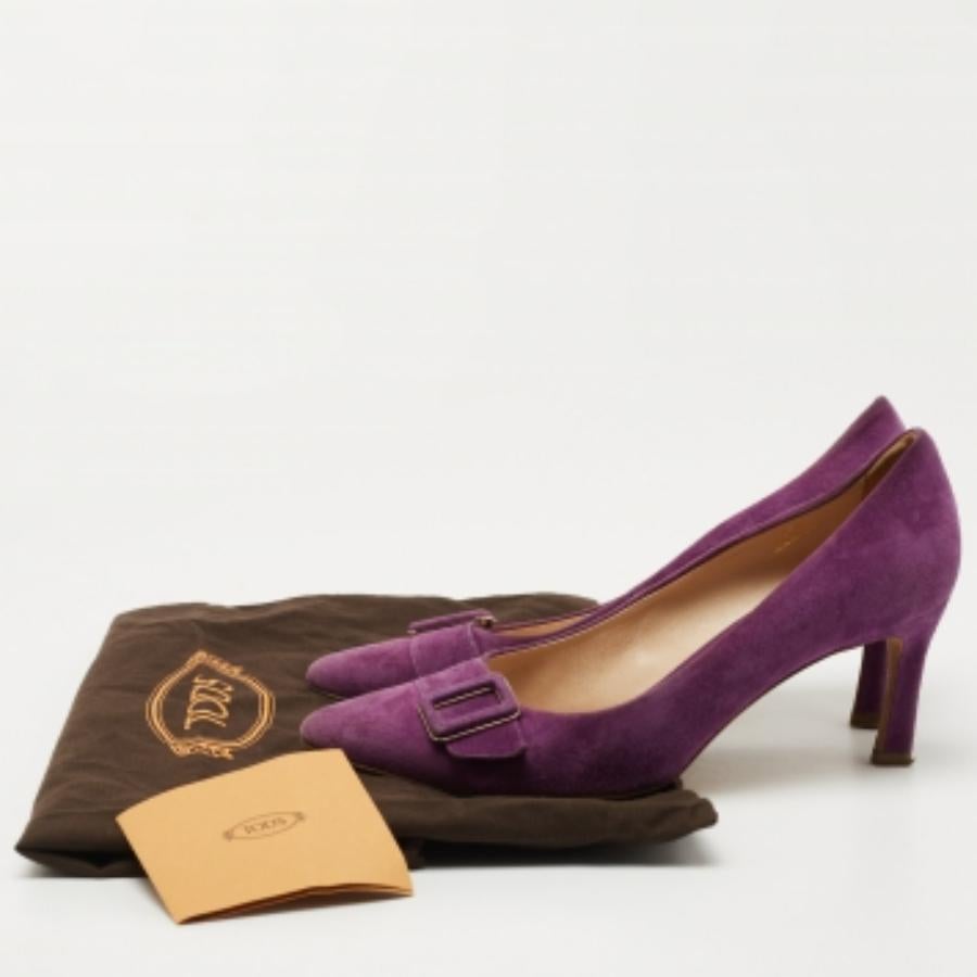 Tod's escarpins à boucle en daim violet, taille 39,5 Bon état - En vente à Dubai, Al Qouz 2
