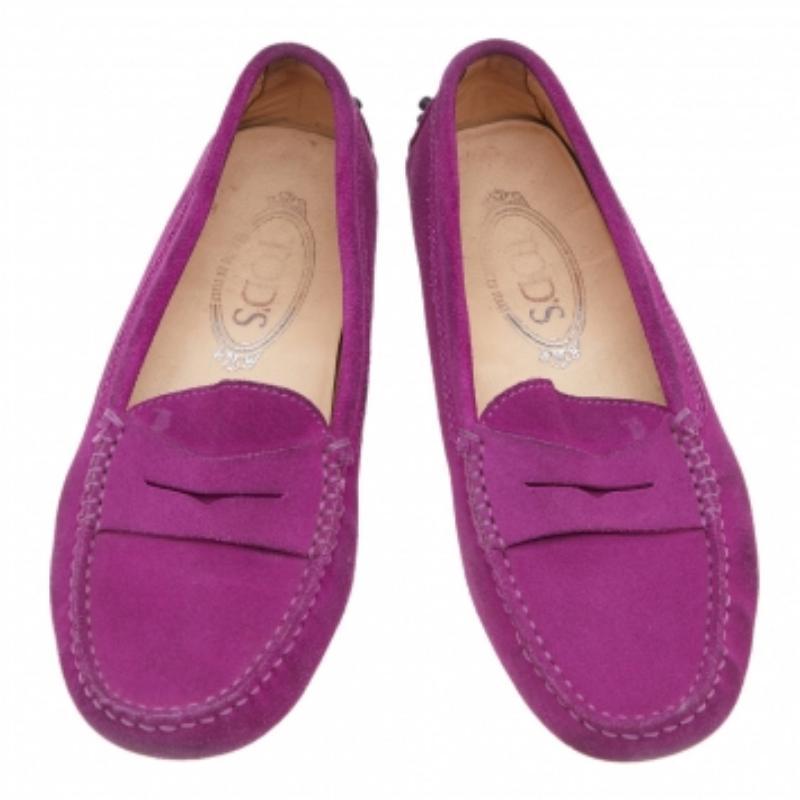 Tod's Purple Suede Penny Slip On Loafers Size 36 État moyen - En vente à Dubai, Al Qouz 2
