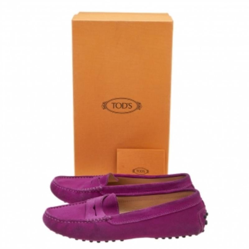 Tod's Purple Suede Penny Slip On Loafers Size 36 en vente 4