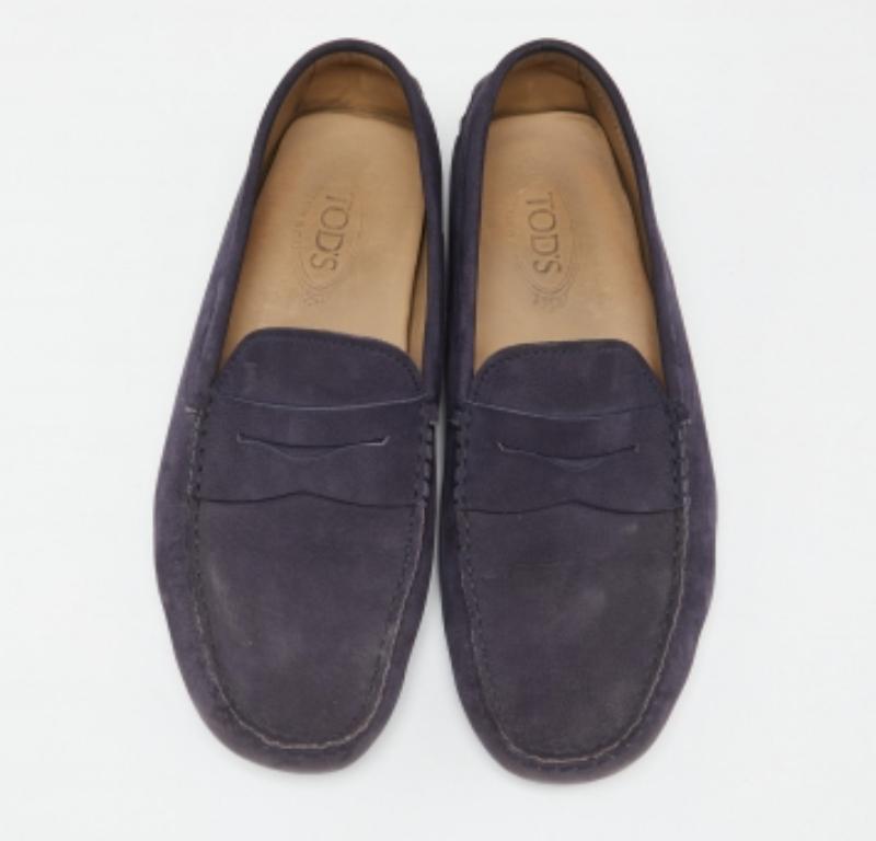 Noir Tod's Mocassins en daim violet Taille 44.5 en vente