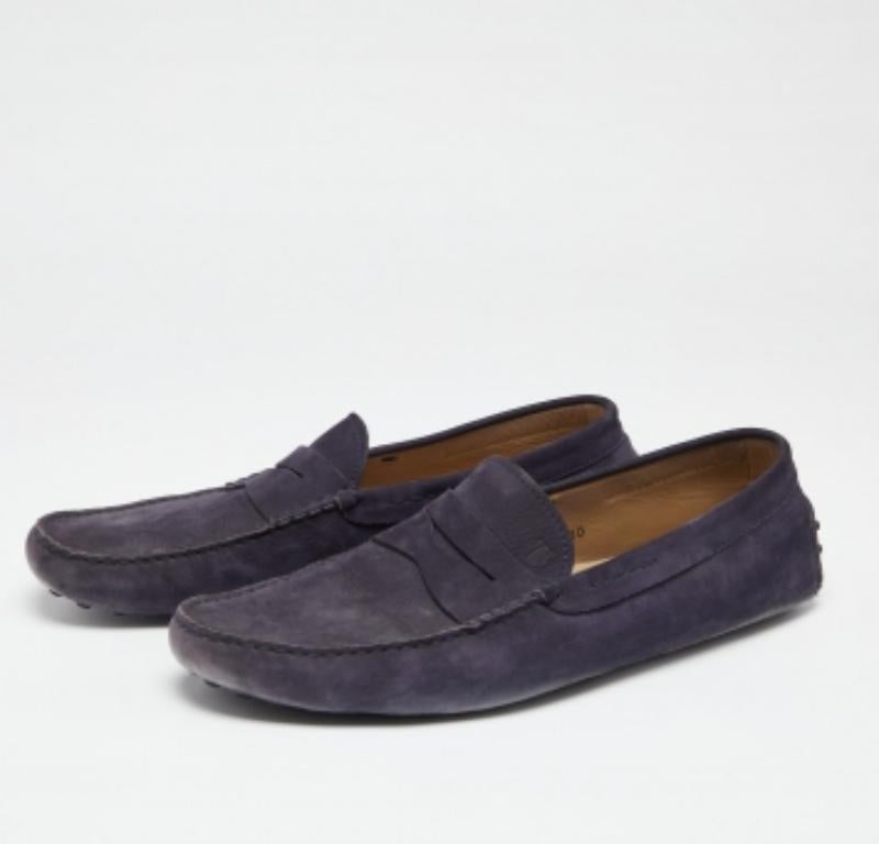 Tod's Mocassins en daim violet Taille 44.5 État moyen - En vente à Dubai, Al Qouz 2