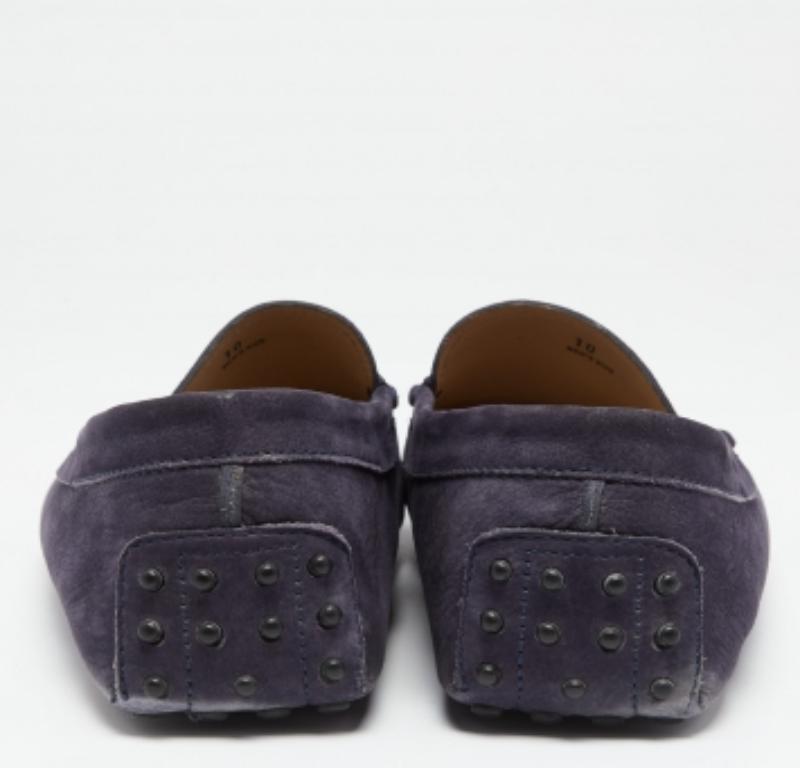 Tod's Mocassins en daim violet Taille 44.5 en vente 2