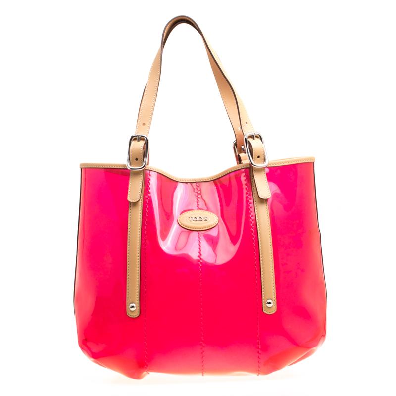 Tod's is known to bring out something that is not only fashionable but durable at the same time and this red and beige tote is a perfect example. IT is crafted from PVC and leather and features a chic silhouette. It flaunts dual shoulder straps with