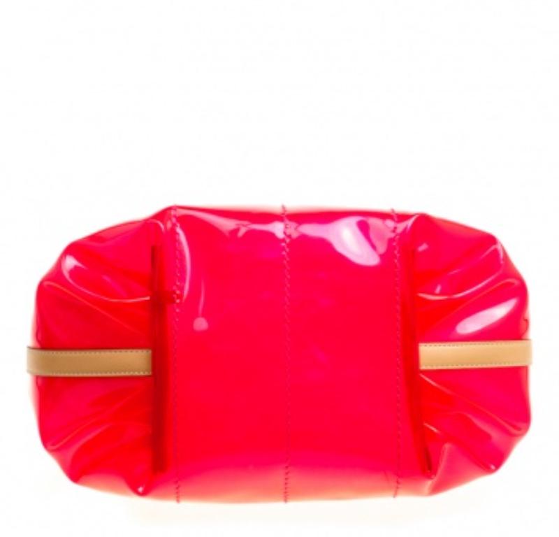 Tod's Fourre-tout en PVC et cuir rouge/beige en vente 1