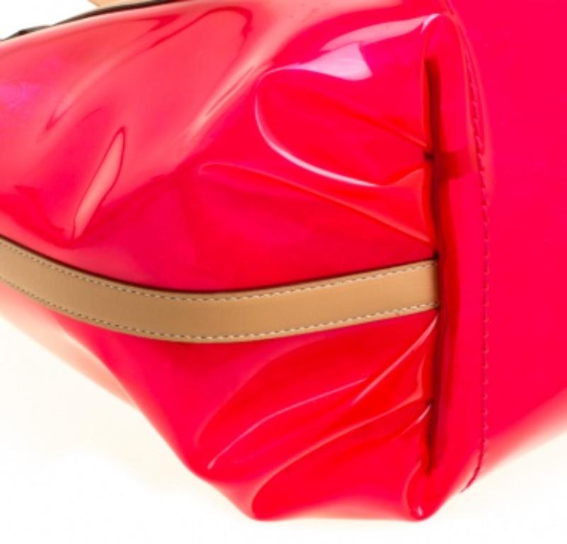Tod's Fourre-tout en PVC et cuir rouge/beige en vente 2