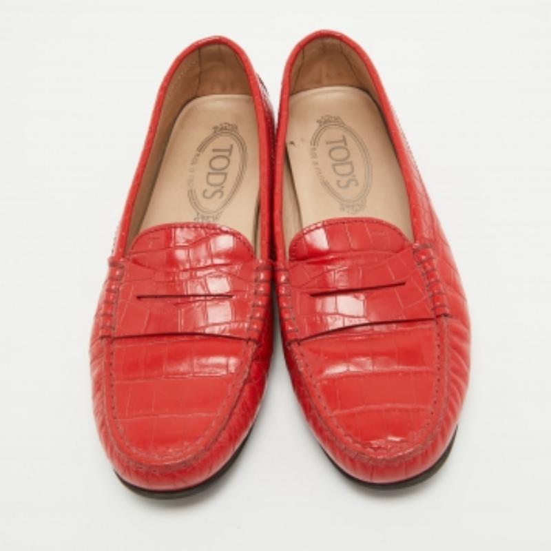 Rouge Tod's - Mocassins en cuir rouge gaufré Taille 36 en vente