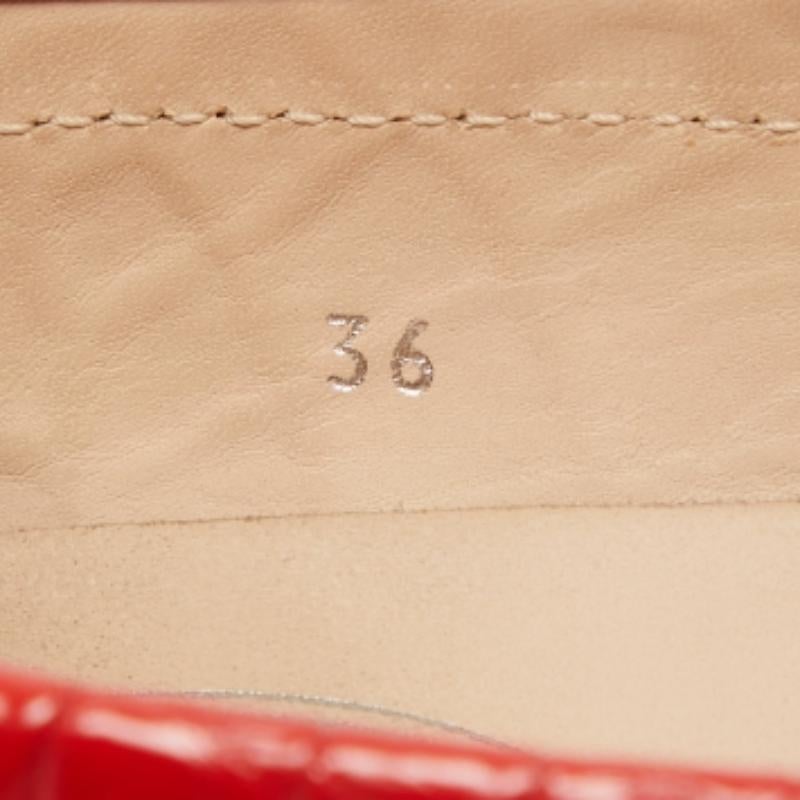 Tod's - Mocassins en cuir rouge gaufré Taille 36 en vente 3