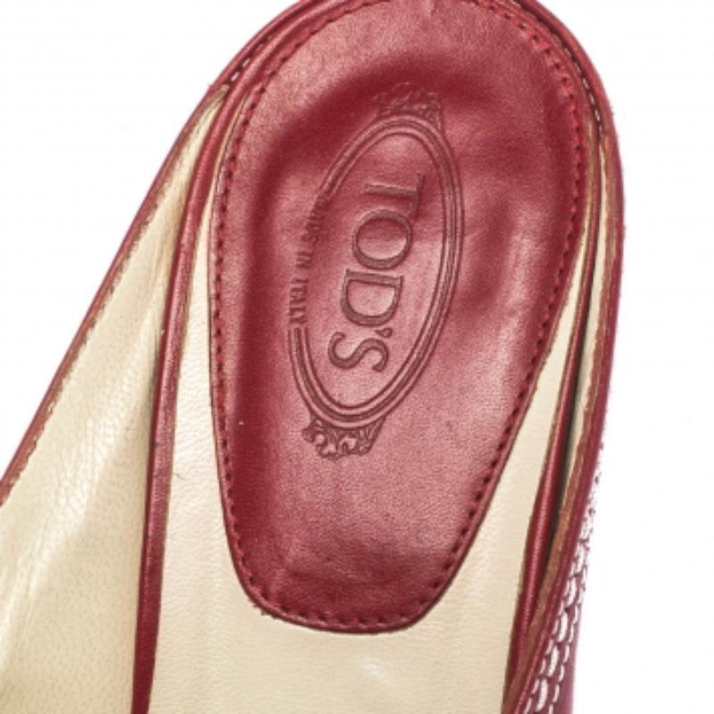 Loafer Slide Kitten Heel Mules di Tod's in pelle rossa taglia 37 in vendita 2