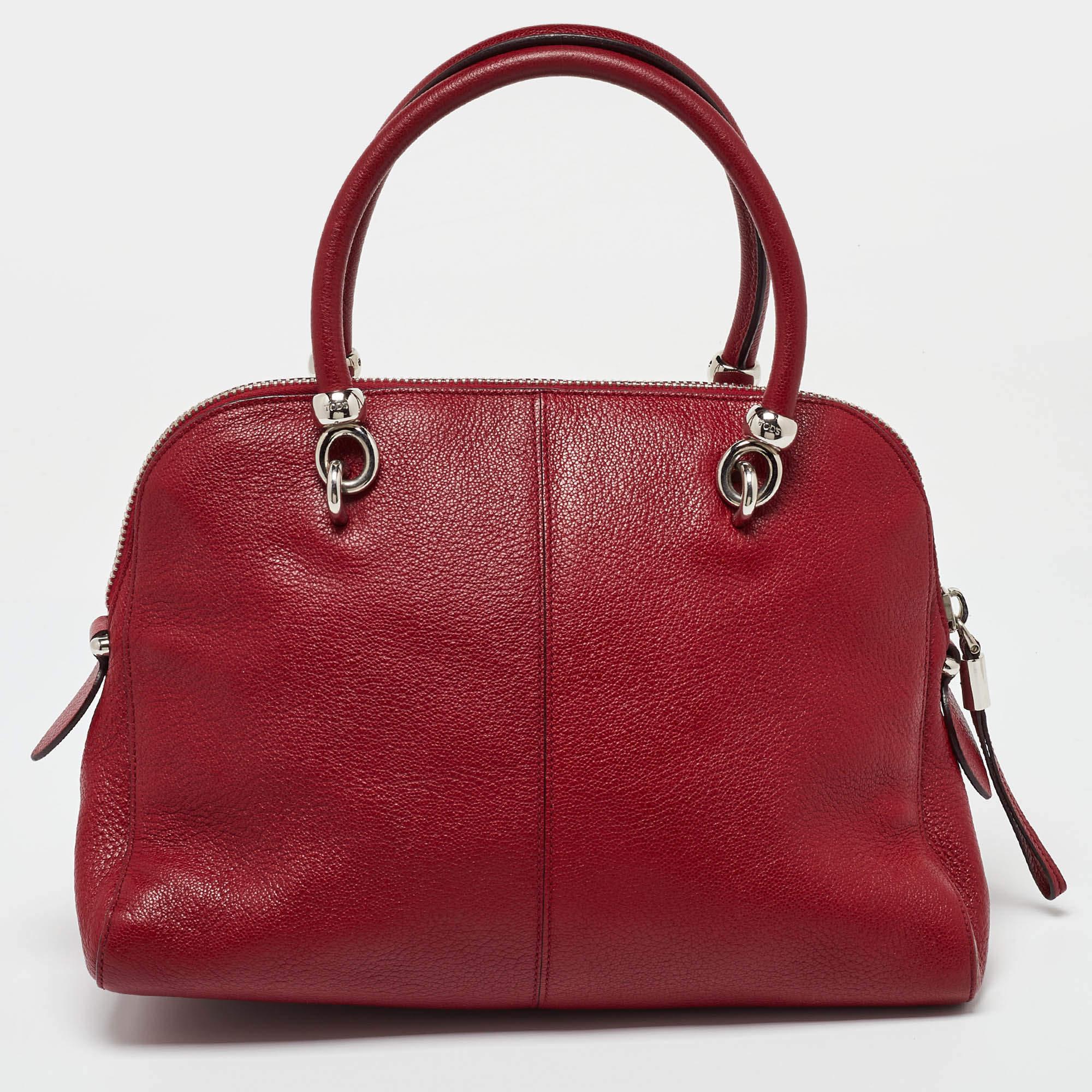 Tod's Bolso bombín Sella de piel rojo en Bueno estado para la venta en Dubai, Al Qouz 2