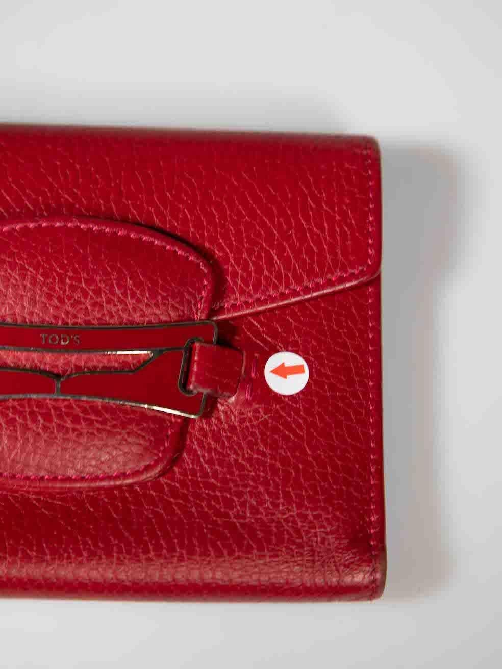 Tod's Red Leather Wallet For Sale 2