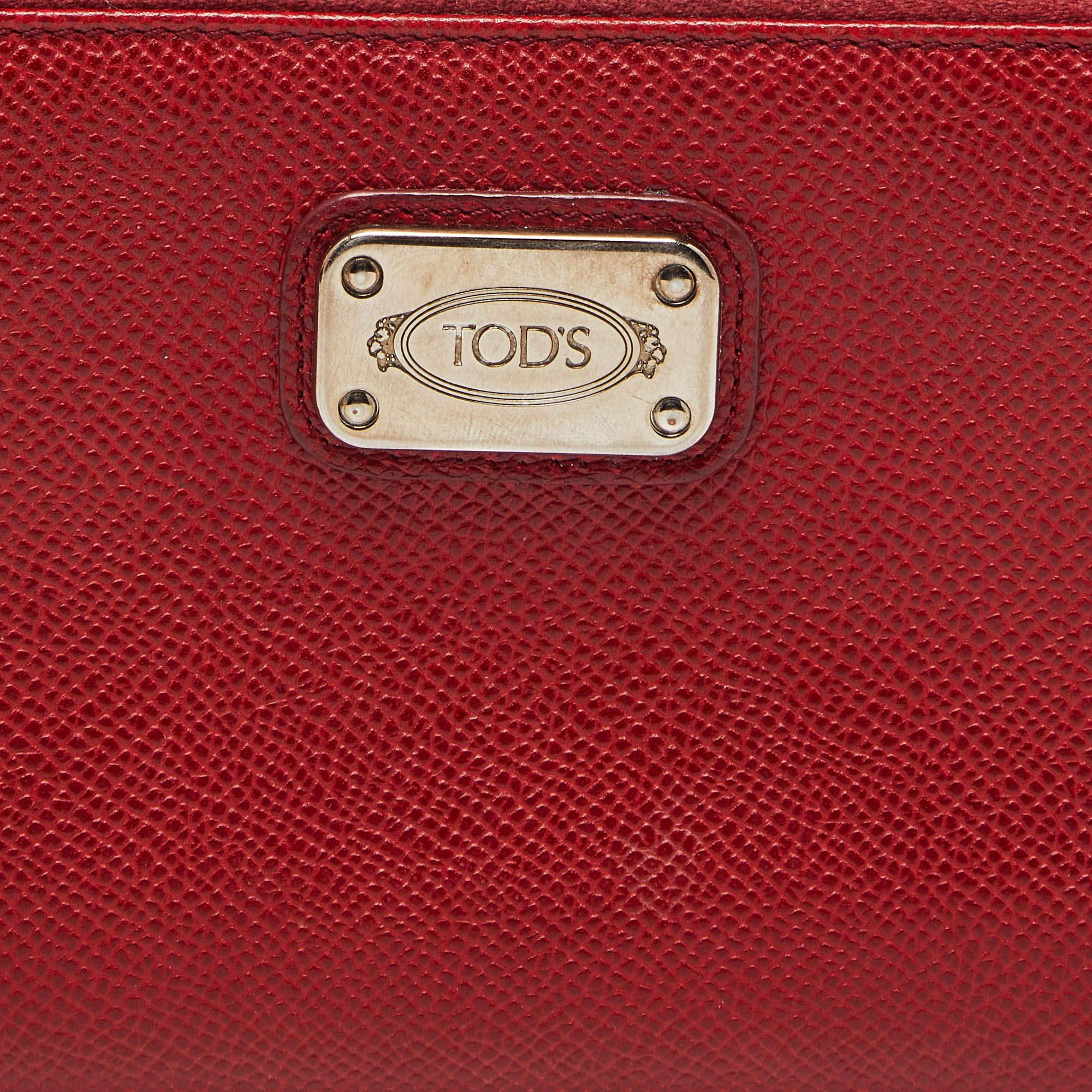 Tod's Red Leather Zip Around Wallet For Sale 1