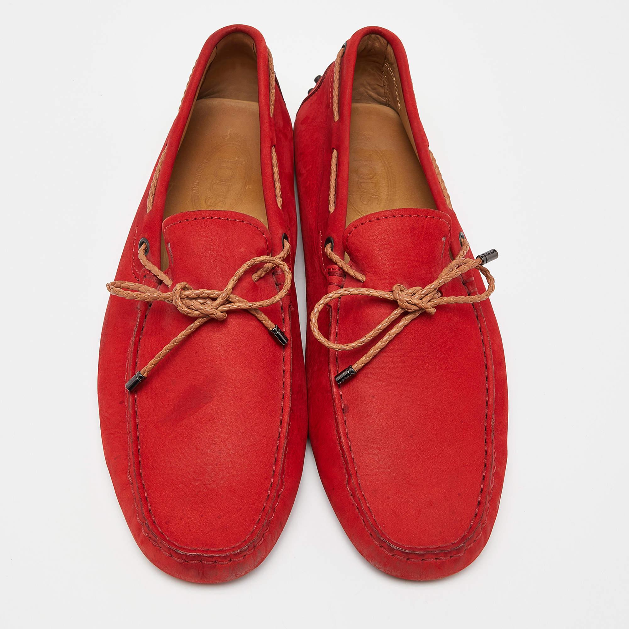 Tod's Red Nubuck Leather Bow Slip On Loafers Size 43 In Good Condition For Sale In Dubai, Al Qouz 2