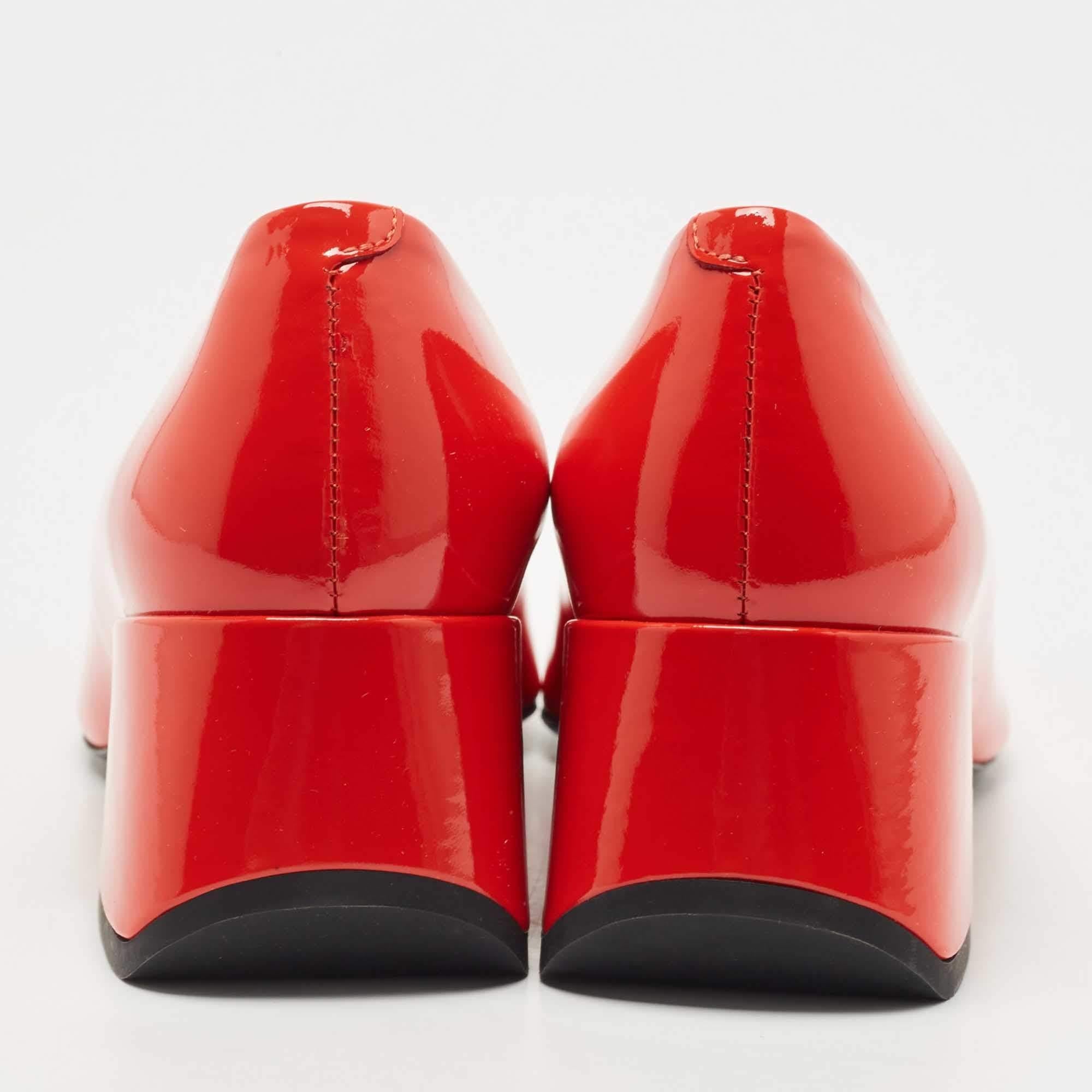 Tod's Red Patent Leather Block Heel Pumps Size 38.5 In Excellent Condition In Dubai, Al Qouz 2