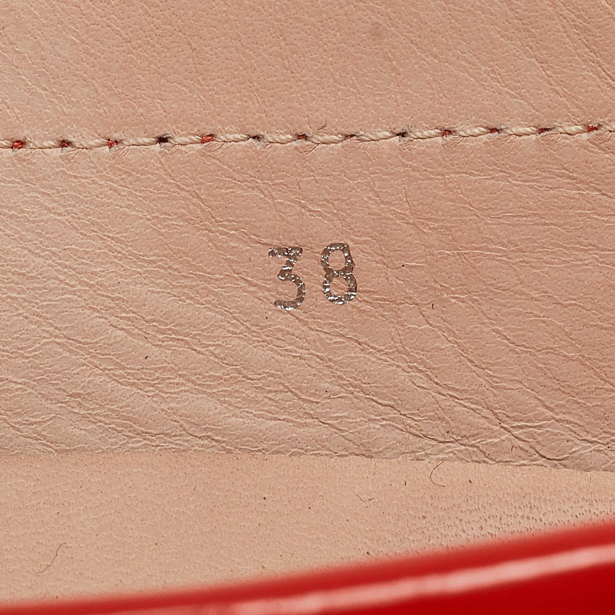 Mocassini Gommino in pelle verniciata rossa Tod's taglia 38 in vendita 2