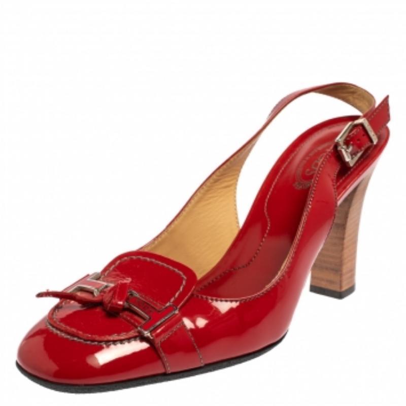 Stylish and super comfortable, this pair of sandals by Tod's will make a great addition to your shoe collection. They have been crafted from patent leather and styled with double T details on the vamps. Leather insoles, slingback straps, and block