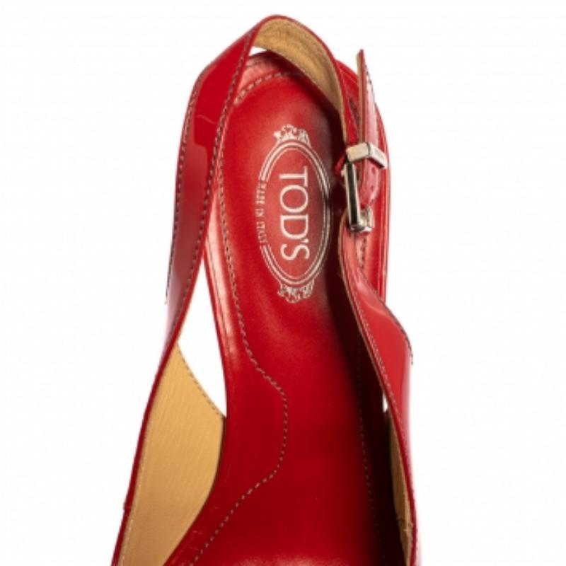 Tod's Red Patent Leather Penny Loafer Slingback Sandals Size 38.5 In Good Condition For Sale In Dubai, Al Qouz 2